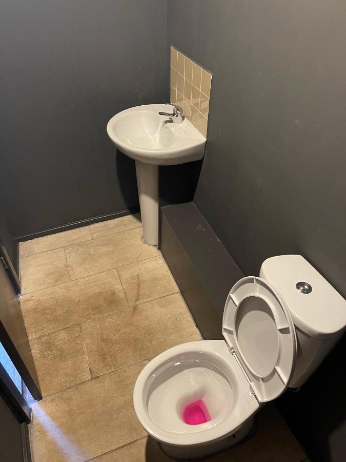 Town Center Willow Apartment - Sleeps Up To 10 - Dogs Welcome - 2 Minutes From Train Station 블랙풀 외부 사진