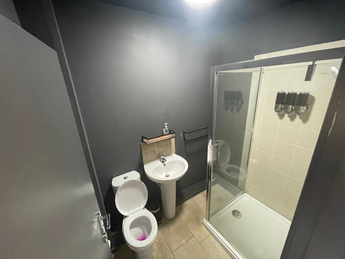 Town Center Willow Apartment - Sleeps Up To 10 - Dogs Welcome - 2 Minutes From Train Station 블랙풀 외부 사진