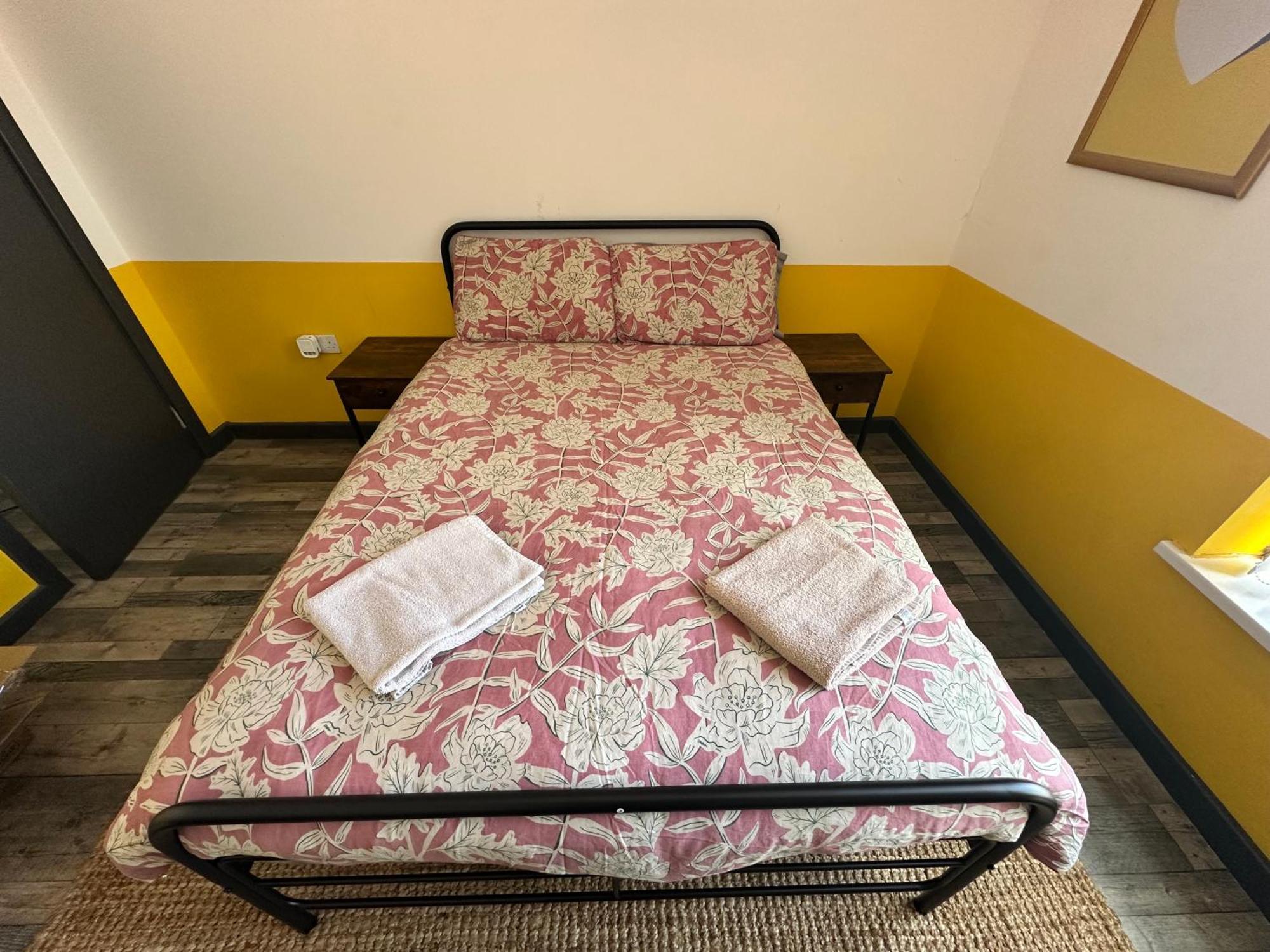 Town Center Willow Apartment - Sleeps Up To 10 - Dogs Welcome - 2 Minutes From Train Station 블랙풀 외부 사진