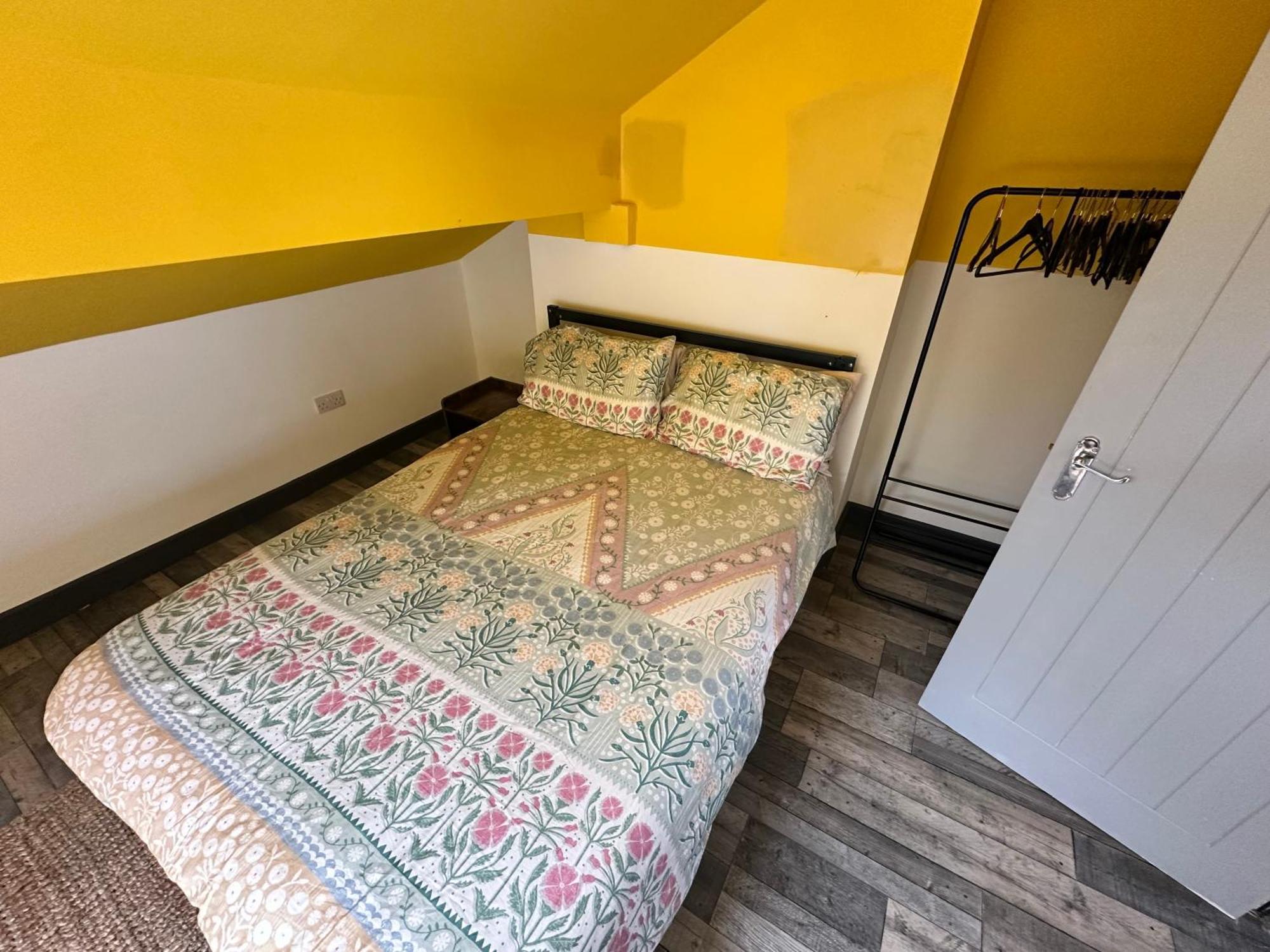 Town Center Willow Apartment - Sleeps Up To 10 - Dogs Welcome - 2 Minutes From Train Station 블랙풀 외부 사진
